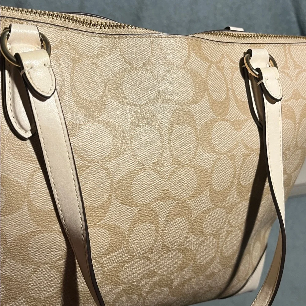 Coach Signature Tote w/Matching Pouch - Picture 11 of 17